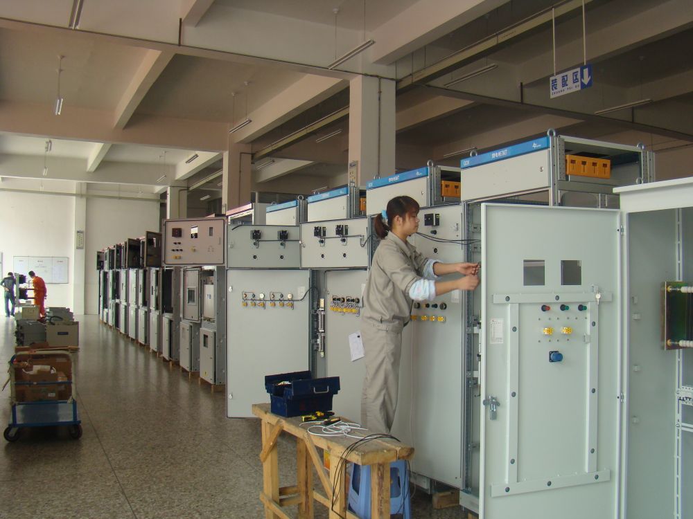 電氣設備組裝線上的堅守 逢興機電車間見聞